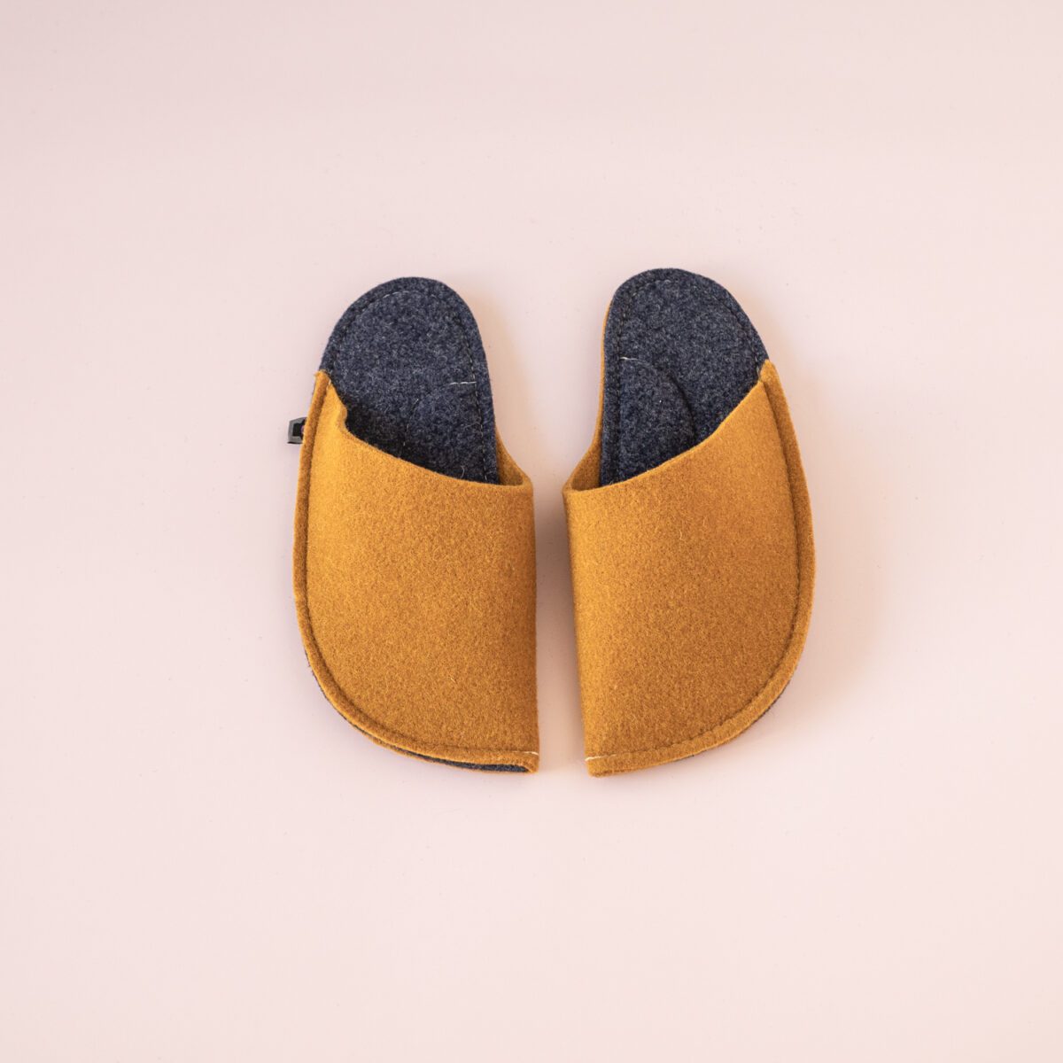 Curucma yellow and navy blue slippers