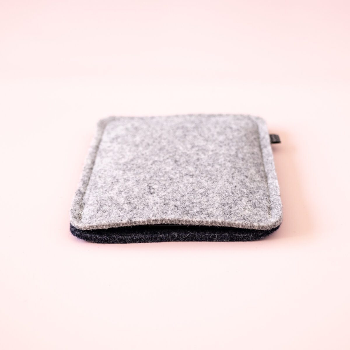 Kindle case made of navy blue and light gray wool felt