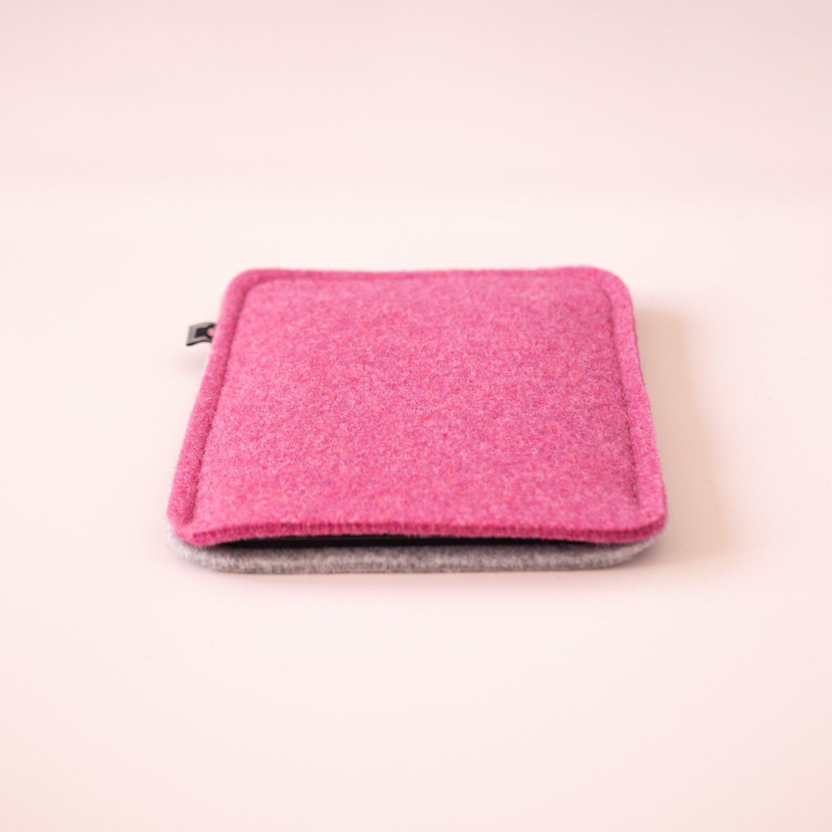 Kindle Paperwhite case made of hibiscus pink and light gray wool felt