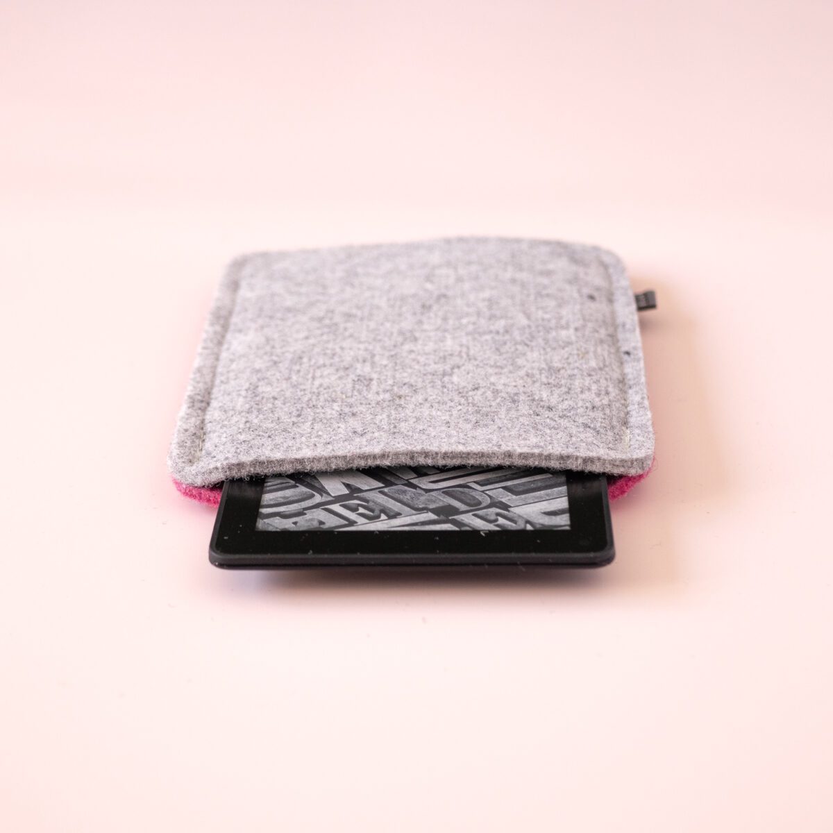 Kindle Paperwhite case made of hibiscus pink and light gray wool felt