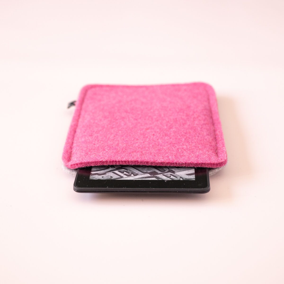 Kindle Paperwhite case made of hibiscus pink and light gray wool felt