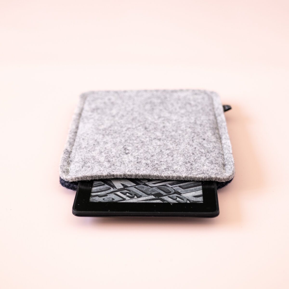 Kindle case made of navy blue and light gray wool felt