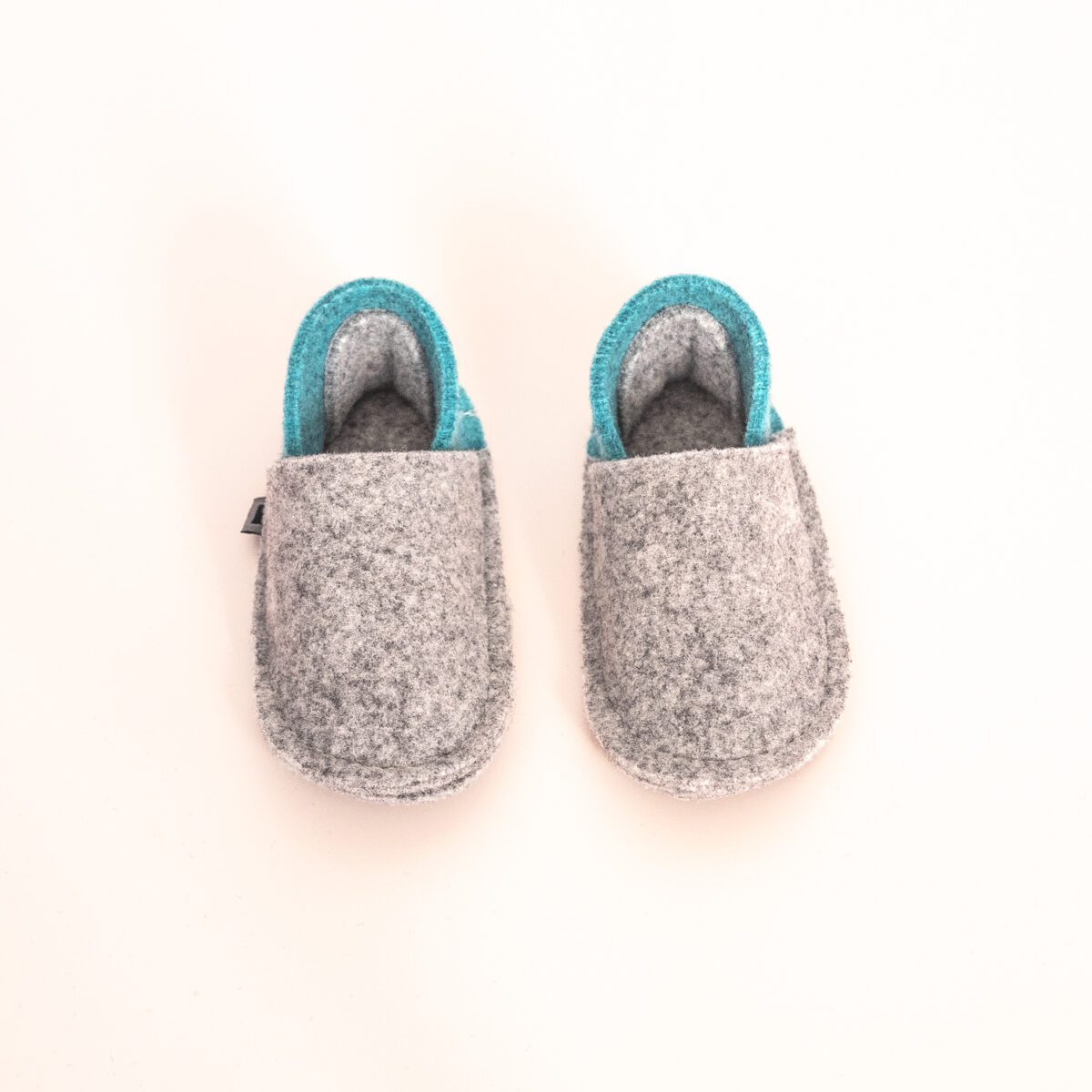 Light gray and turquoise blue slippers for toddlers