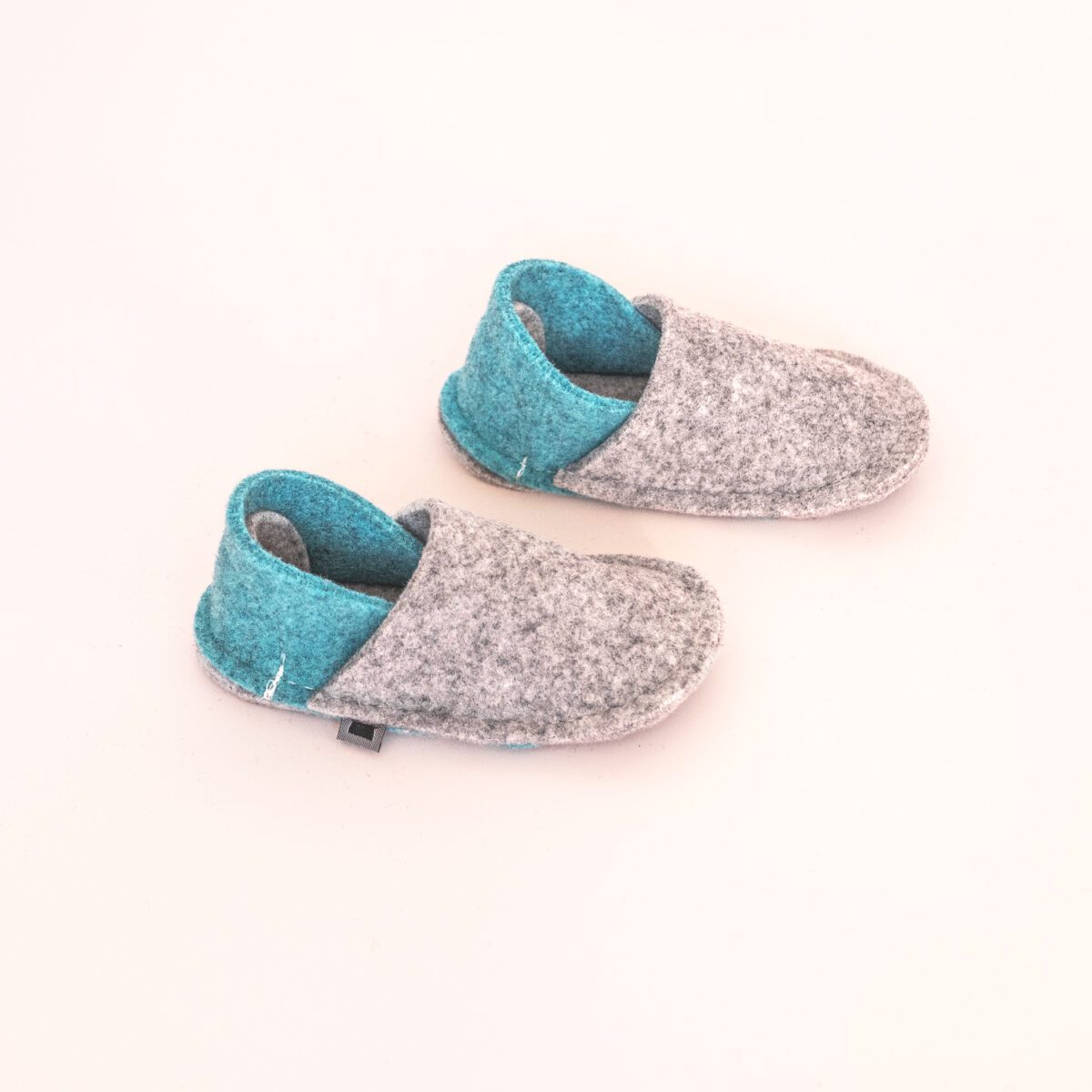 Light gray and turquoise blue slippers for toddlers