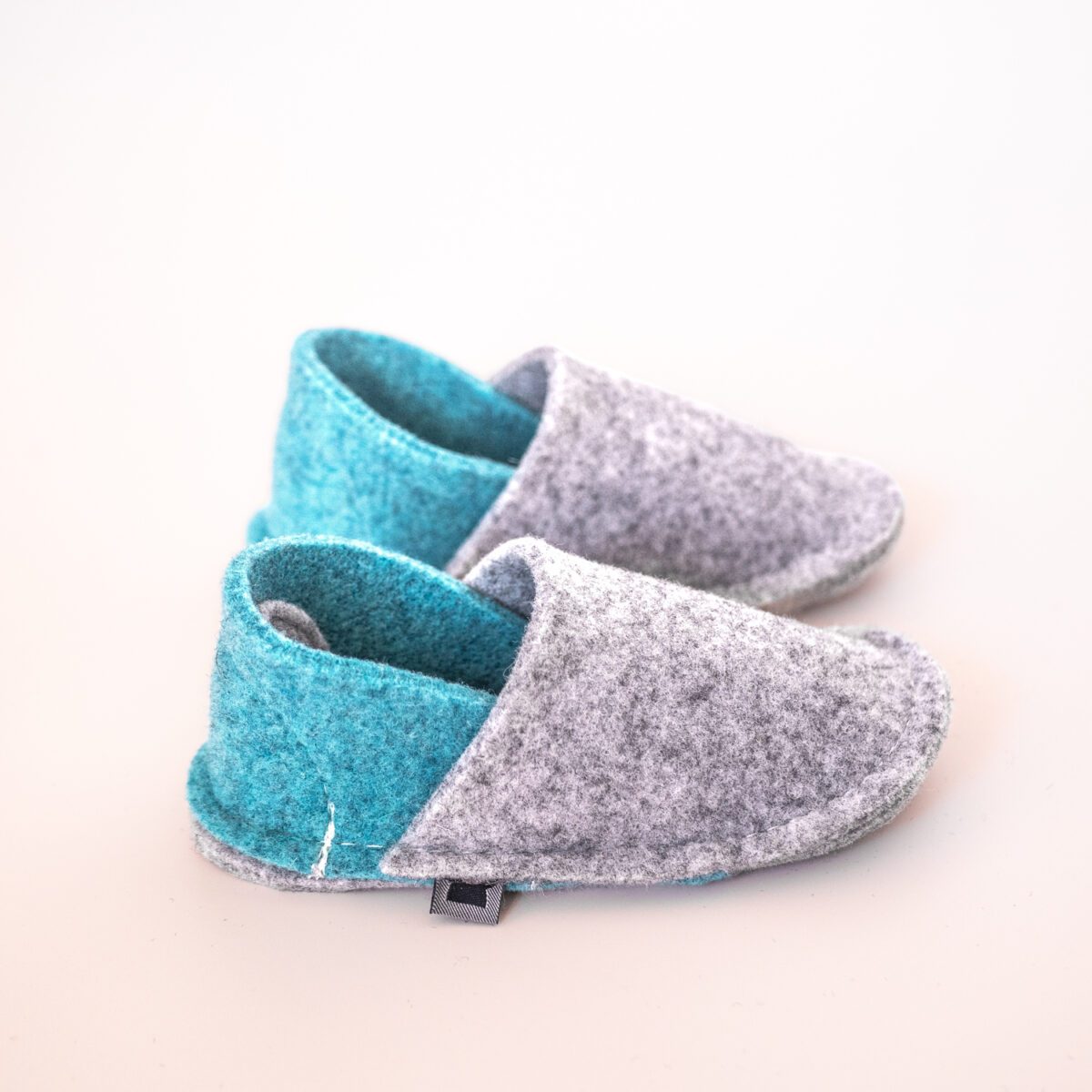 Light gray and turquoise blue slippers for toddlers